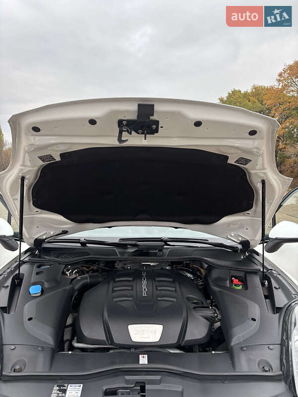 Позашляховик / Кросовер Porsche Cayenne 2015 в Ніжині