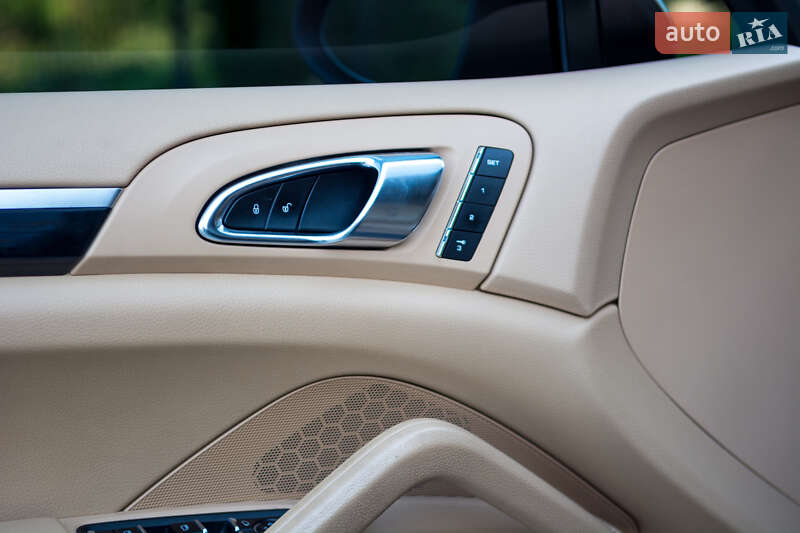 Позашляховик / Кросовер Porsche Cayenne 2012 в Івано-Франківську