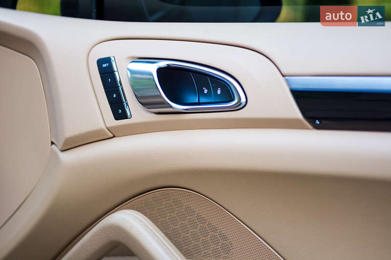 Позашляховик / Кросовер Porsche Cayenne 2012 в Івано-Франківську