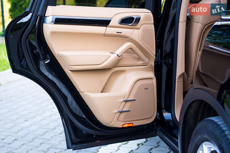 Позашляховик / Кросовер Porsche Cayenne 2012 в Івано-Франківську