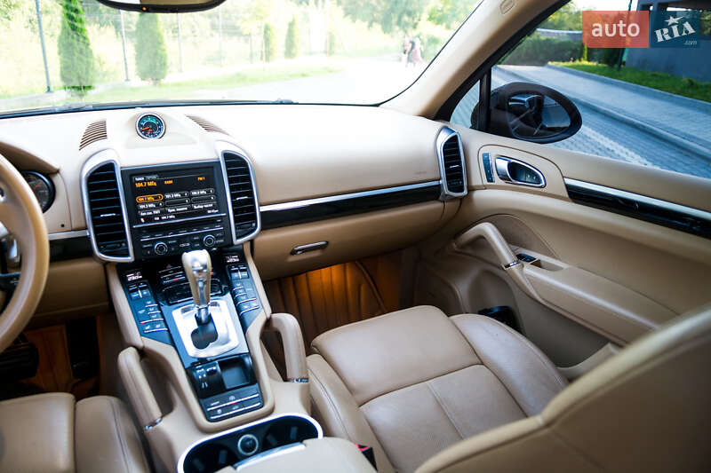 Позашляховик / Кросовер Porsche Cayenne 2012 в Івано-Франківську