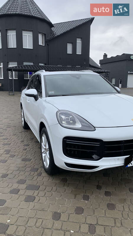 Внедорожник / Кроссовер Porsche Cayenne 2018 в Киеве