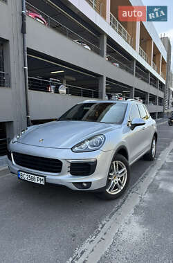 Внедорожник / Кроссовер Porsche Cayenne 2015 в Самборе