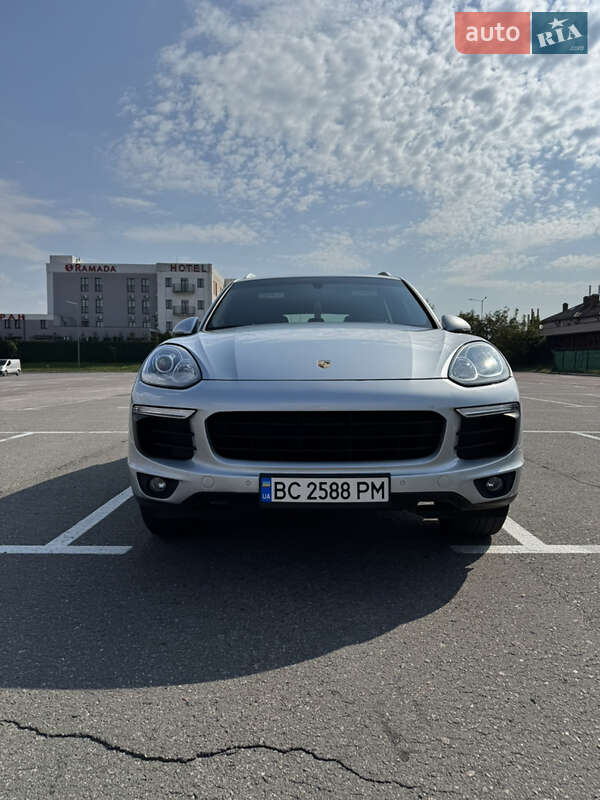 Позашляховик / Кросовер Porsche Cayenne 2015 в Самборі