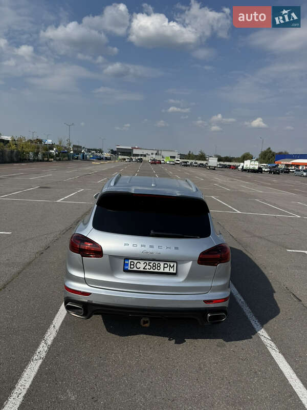 Позашляховик / Кросовер Porsche Cayenne 2015 в Самборі