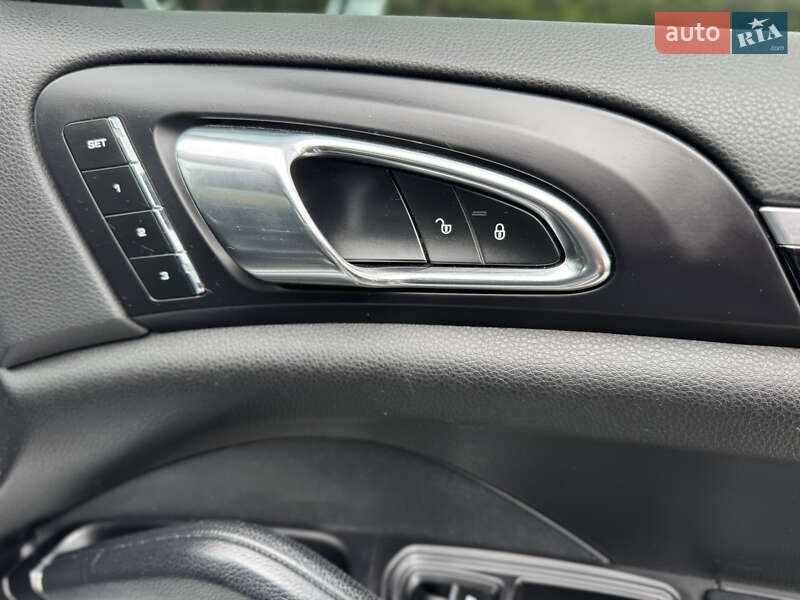 Позашляховик / Кросовер Porsche Cayenne 2015 в Самборі