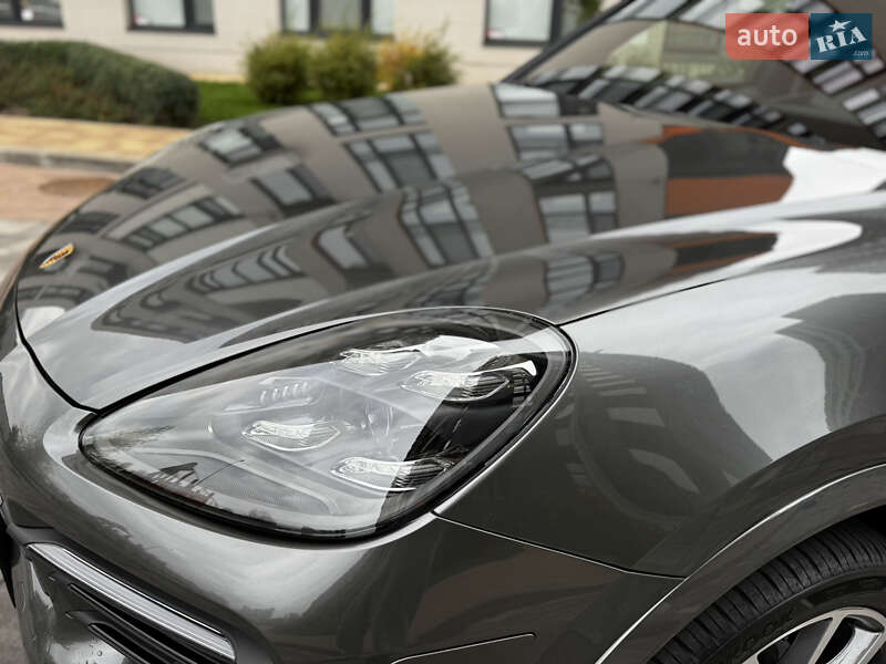 Внедорожник / Кроссовер Porsche Cayenne 2019 в Киеве