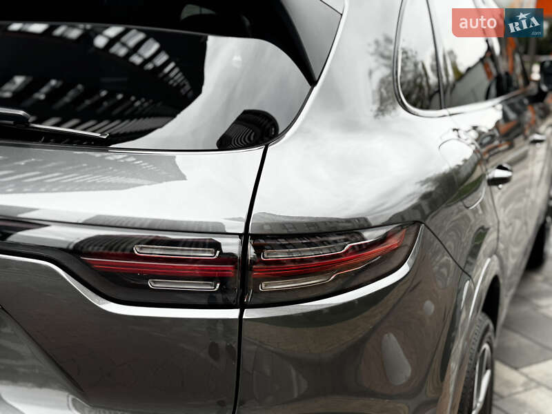 Внедорожник / Кроссовер Porsche Cayenne 2019 в Киеве