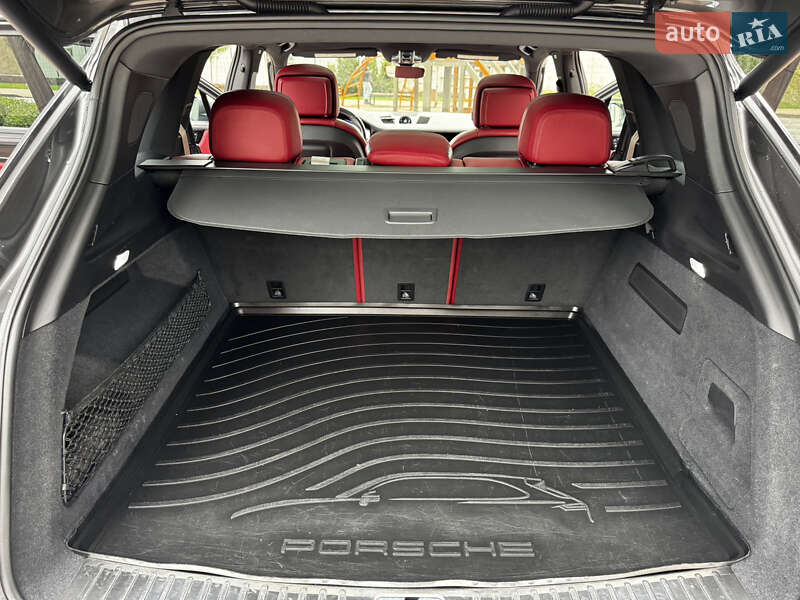 Внедорожник / Кроссовер Porsche Cayenne 2019 в Киеве