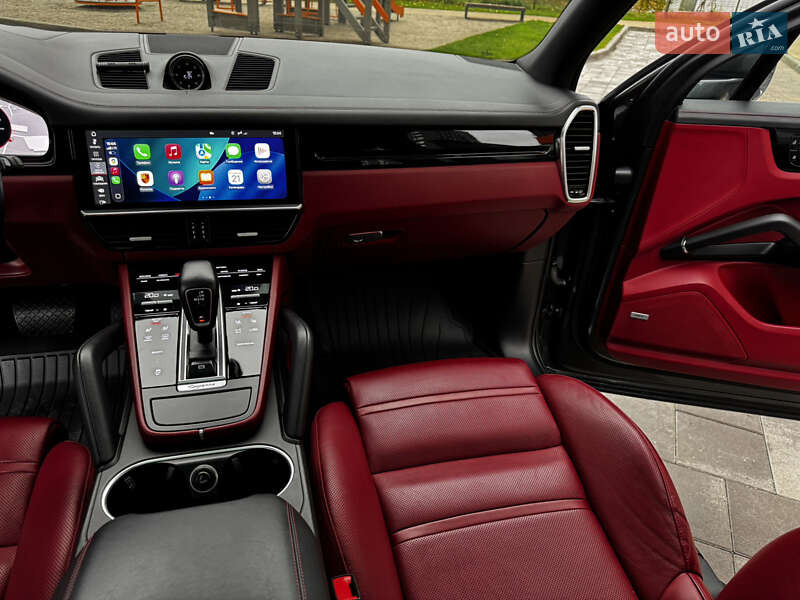 Внедорожник / Кроссовер Porsche Cayenne 2019 в Киеве