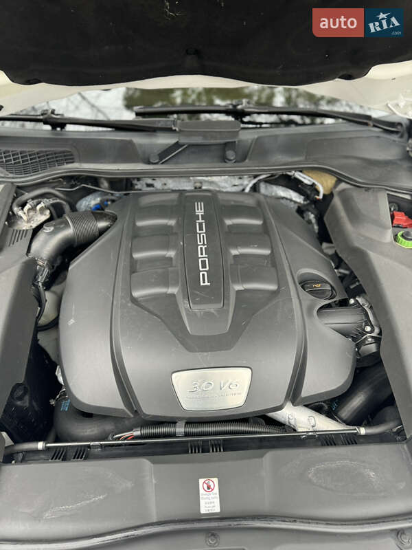 Внедорожник / Кроссовер Porsche Cayenne 2012 в Днепре