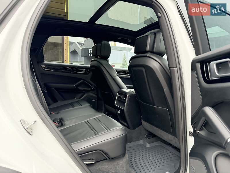 Внедорожник / Кроссовер Porsche Cayenne 2018 в Киеве фото 32 Внедорожник / Кроссовер Porsche Cayenne 2018 в Киеве