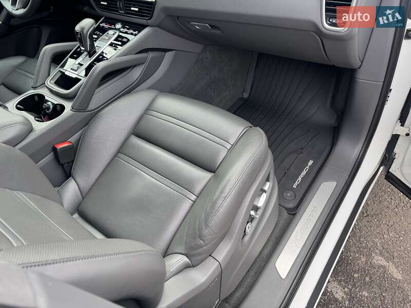 Внедорожник / Кроссовер Porsche Cayenne 2018 в Тернополе