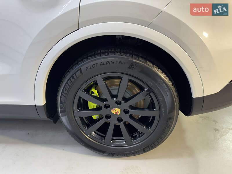 Внедорожник / Кроссовер Porsche Cayenne 2018 в Киеве