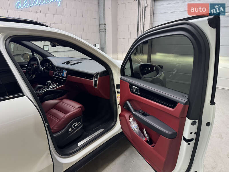 Внедорожник / Кроссовер Porsche Cayenne 2018 в Киеве