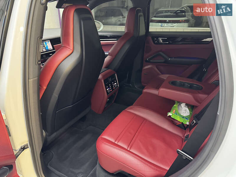 Внедорожник / Кроссовер Porsche Cayenne 2018 в Киеве