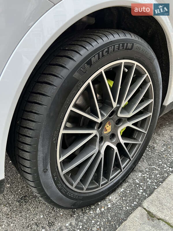 Внедорожник / Кроссовер Porsche Cayenne 2018 в Киеве