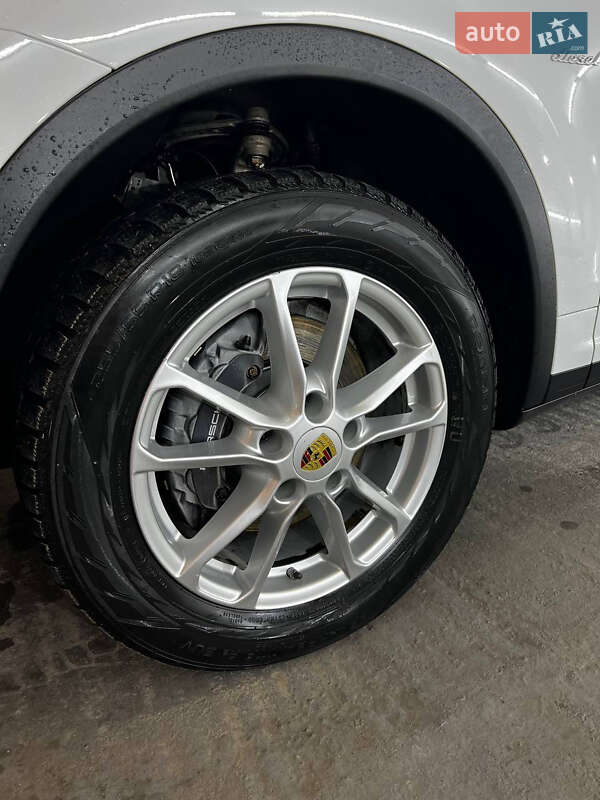 Внедорожник / Кроссовер Porsche Cayenne 2015 в Виннице