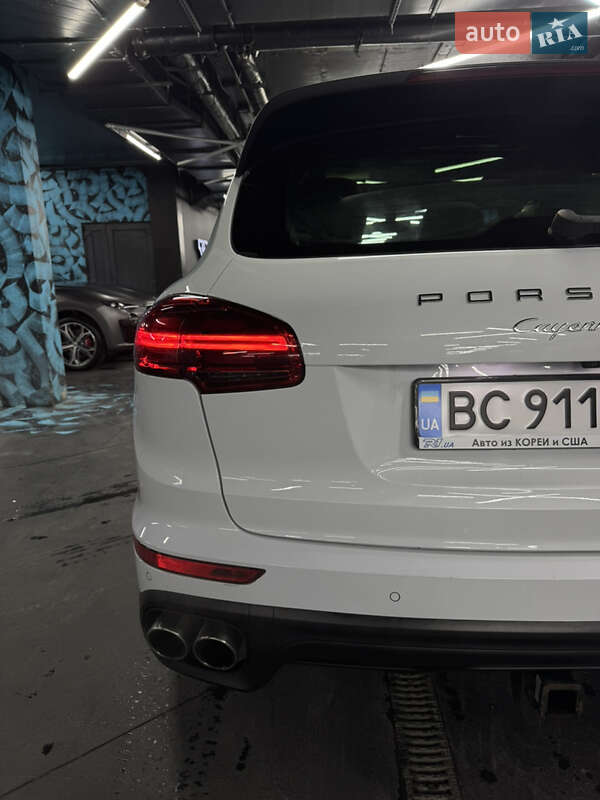 Позашляховик / Кросовер Porsche Cayenne 2014 в Києві