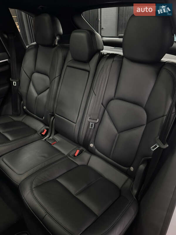 Позашляховик / Кросовер Porsche Cayenne 2014 в Києві