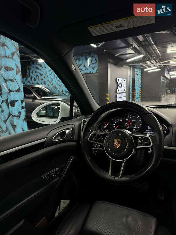 Позашляховик / Кросовер Porsche Cayenne 2014 в Києві