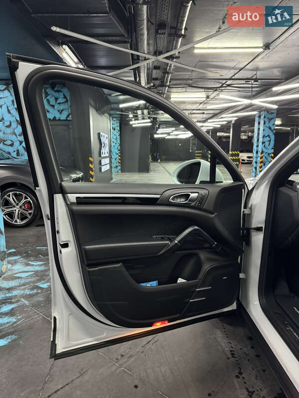 Позашляховик / Кросовер Porsche Cayenne 2014 в Києві