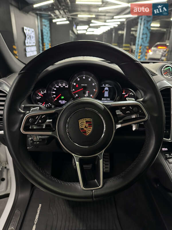 Позашляховик / Кросовер Porsche Cayenne 2014 в Києві
