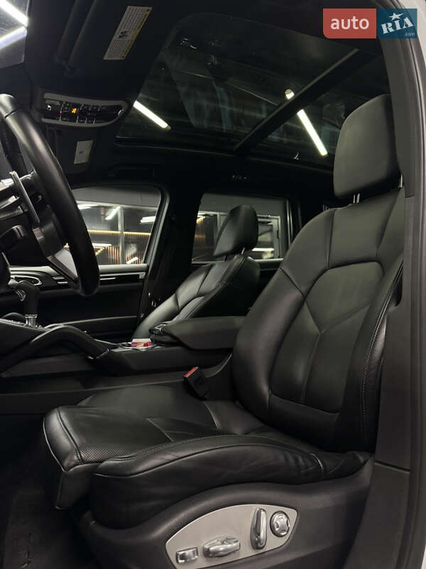 Позашляховик / Кросовер Porsche Cayenne 2014 в Києві