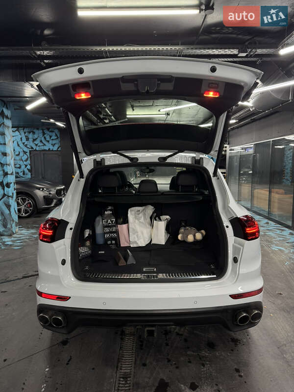 Позашляховик / Кросовер Porsche Cayenne 2014 в Києві