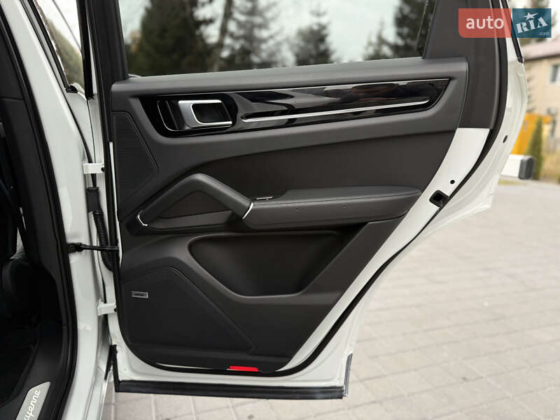 Внедорожник / Кроссовер Porsche Cayenne 2021 в Львове