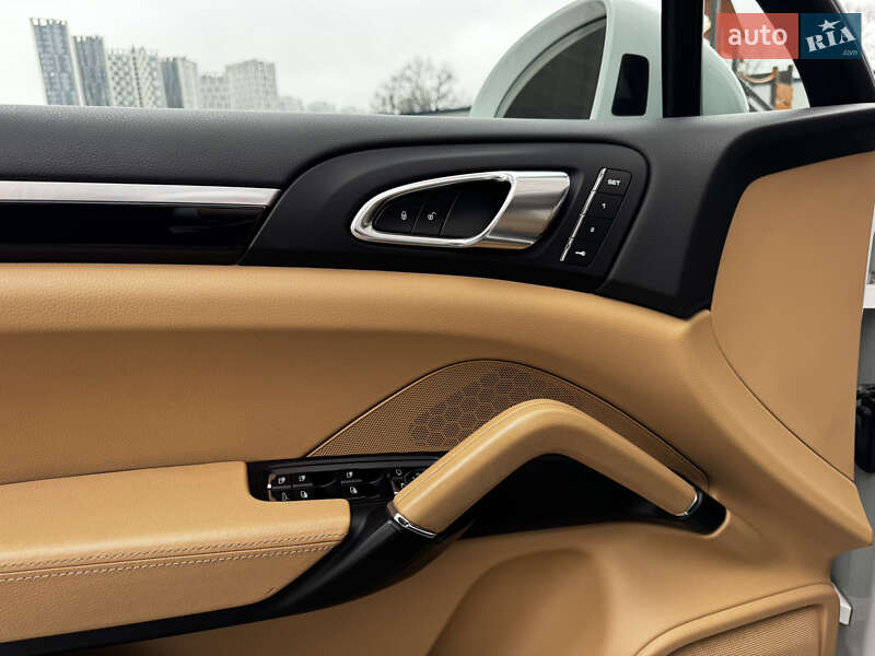 Позашляховик / Кросовер Porsche Cayenne 2017 в Києві