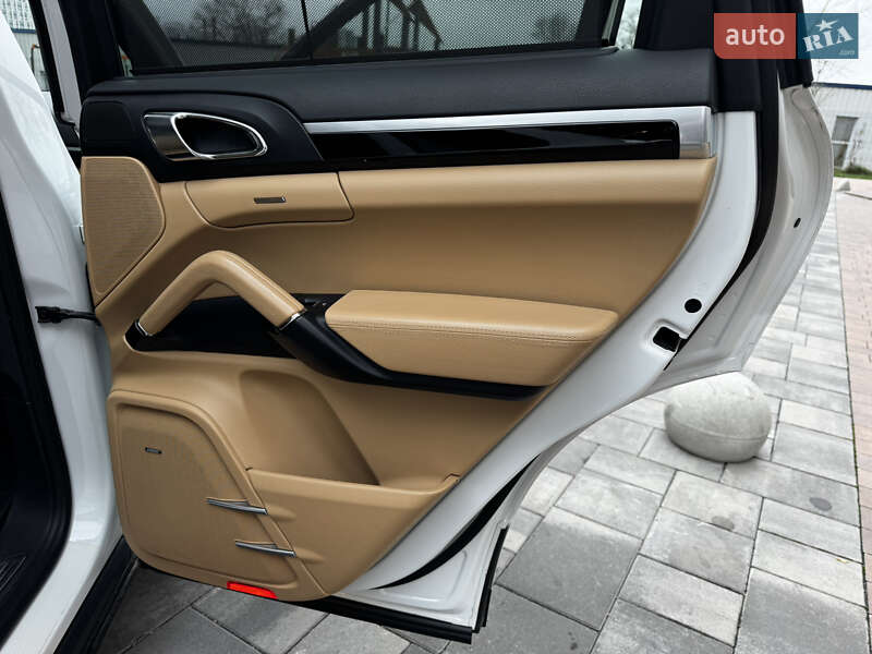 Позашляховик / Кросовер Porsche Cayenne 2017 в Києві