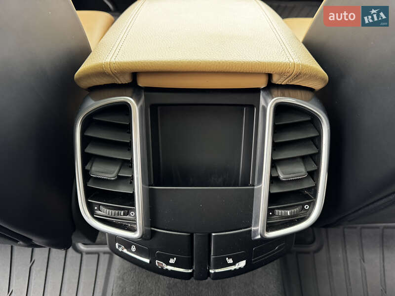 Позашляховик / Кросовер Porsche Cayenne 2017 в Києві