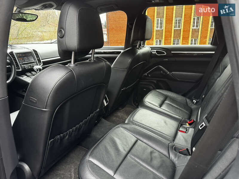 Внедорожник / Кроссовер Porsche Cayenne 2013 в Каменец-Подольском