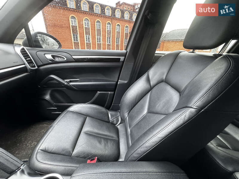 Внедорожник / Кроссовер Porsche Cayenne 2013 в Каменец-Подольском