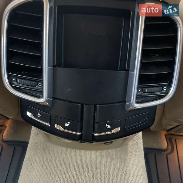 Позашляховик / Кросовер Porsche Cayenne 2012 в Києві