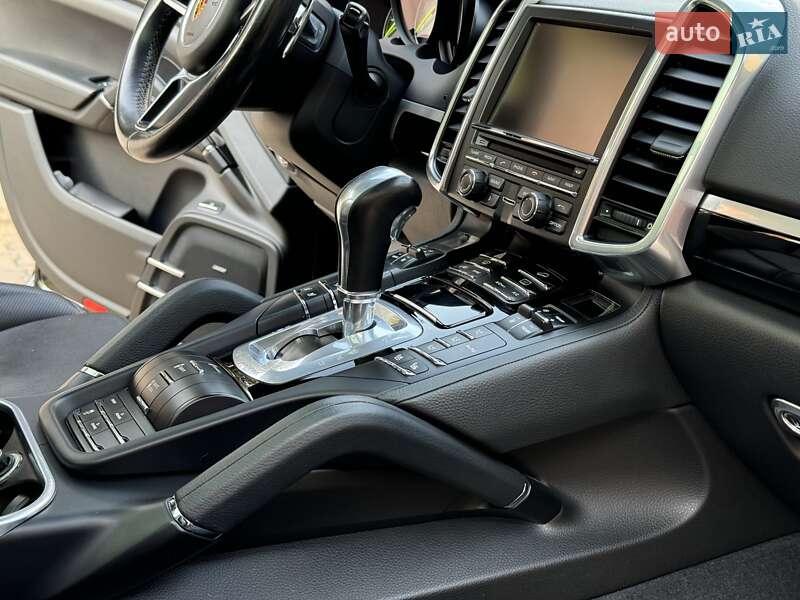 Позашляховик / Кросовер Porsche Cayenne 2015 в Одесі фото 26 Позашляховик / Кросовер Porsche Cayenne 2015 в Одесі