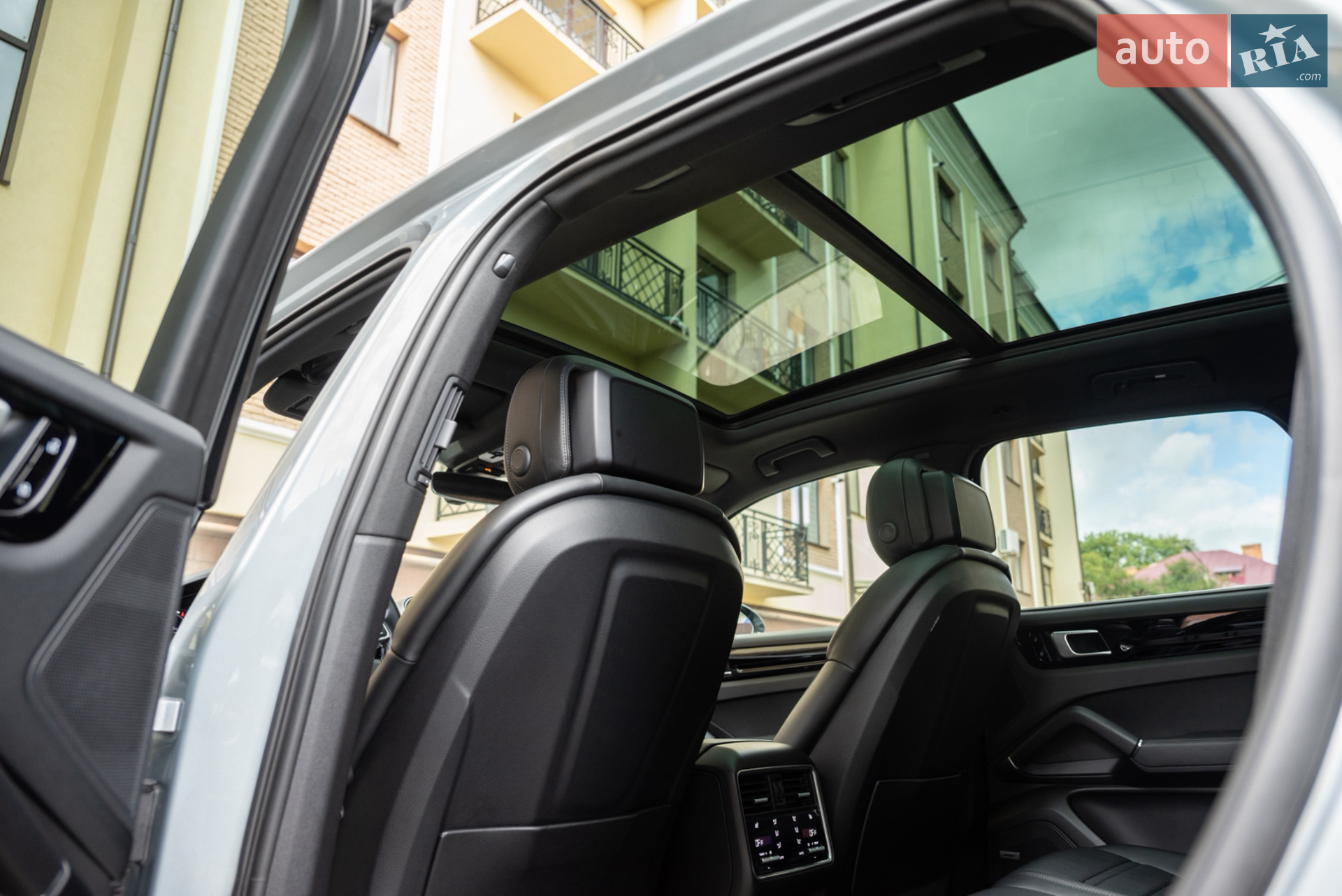 2020 Porsche Cayenne - мініатюра 5