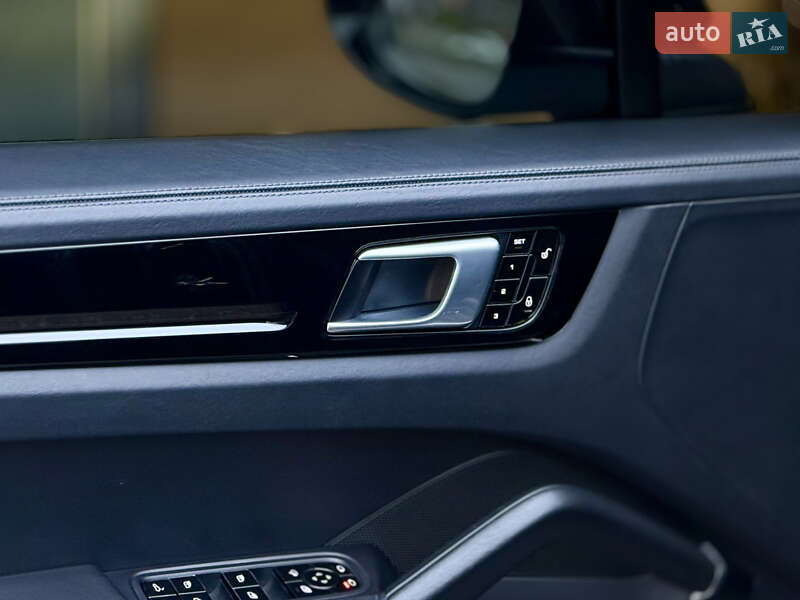 Позашляховик / Кросовер Porsche Cayenne 2017 в Харкові