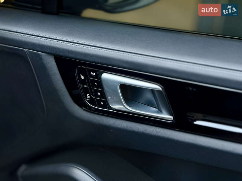 Позашляховик / Кросовер Porsche Cayenne 2017 в Харкові