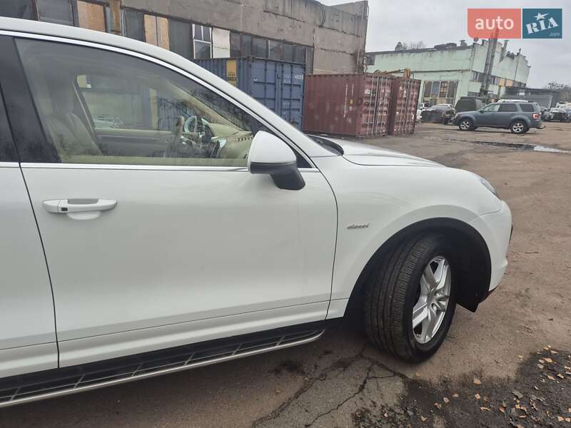 Внедорожник / Кроссовер Porsche Cayenne 2014 в Киеве