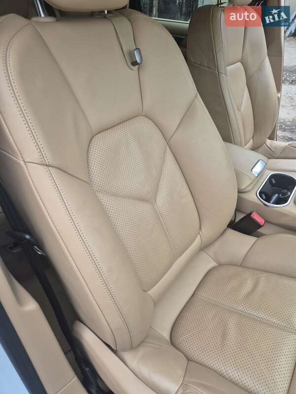 Внедорожник / Кроссовер Porsche Cayenne 2014 в Киеве