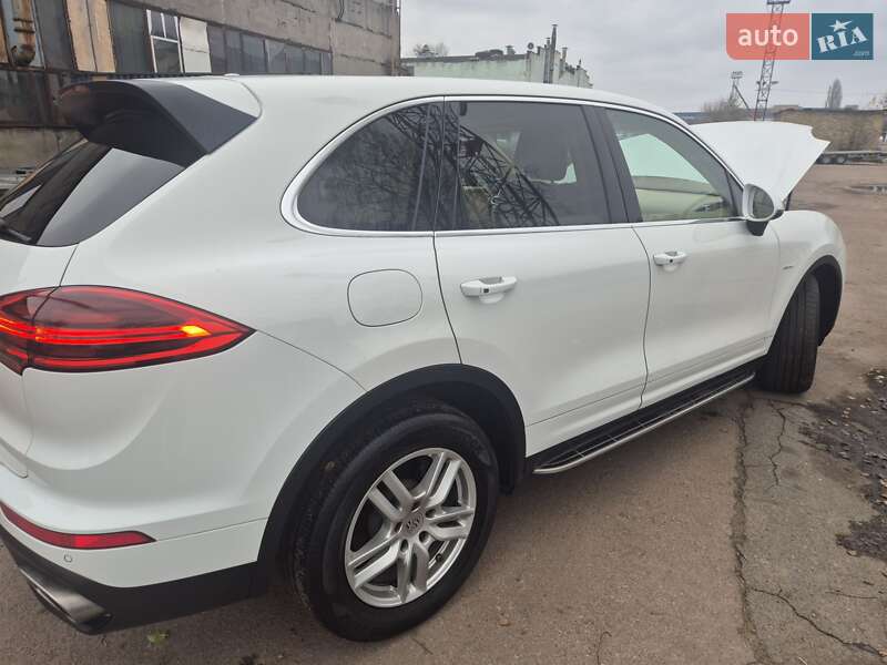 Внедорожник / Кроссовер Porsche Cayenne 2014 в Киеве