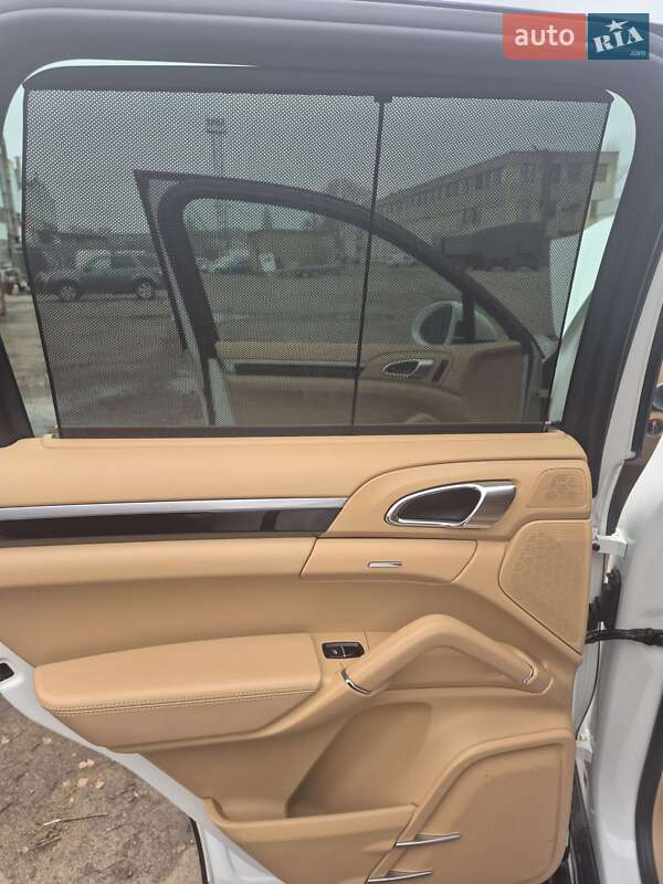 Внедорожник / Кроссовер Porsche Cayenne 2014 в Киеве