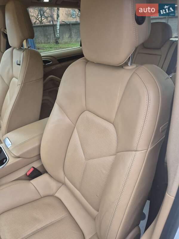 Внедорожник / Кроссовер Porsche Cayenne 2014 в Киеве