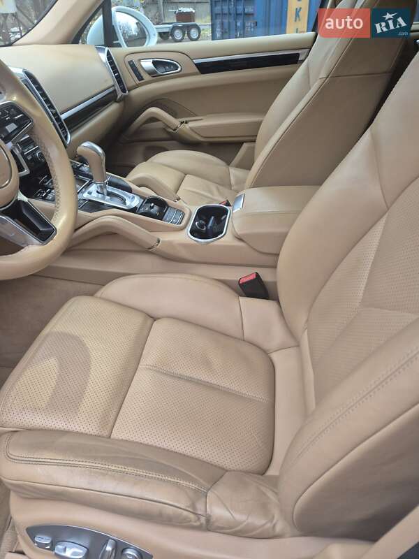 Внедорожник / Кроссовер Porsche Cayenne 2014 в Киеве
