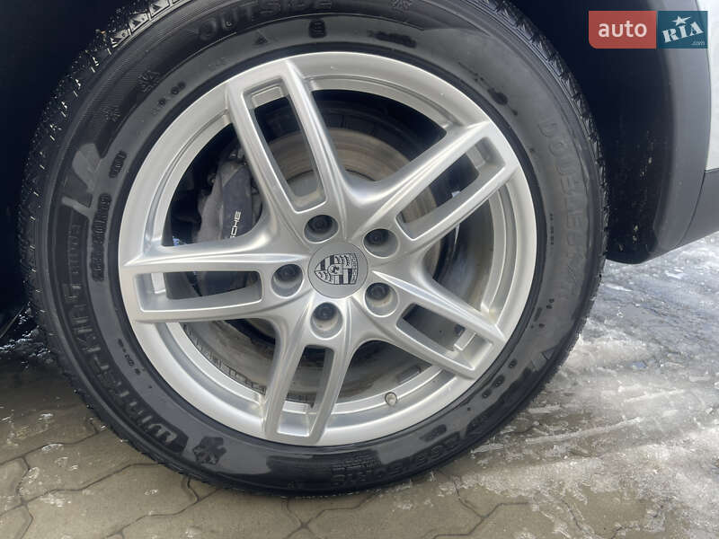 Позашляховик / Кросовер Porsche Cayenne 2013 в Бориславі