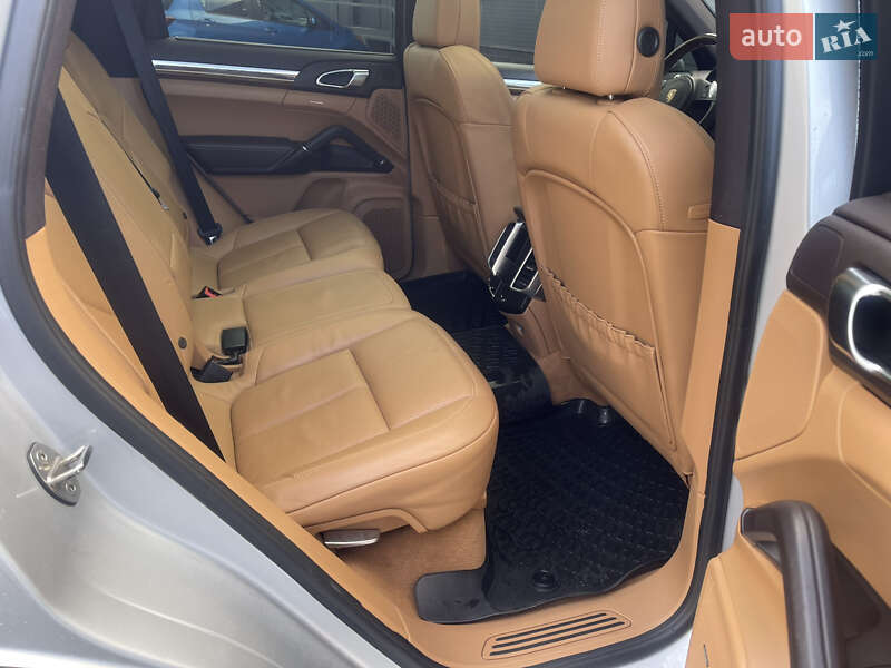 Позашляховик / Кросовер Porsche Cayenne 2013 в Бориславі