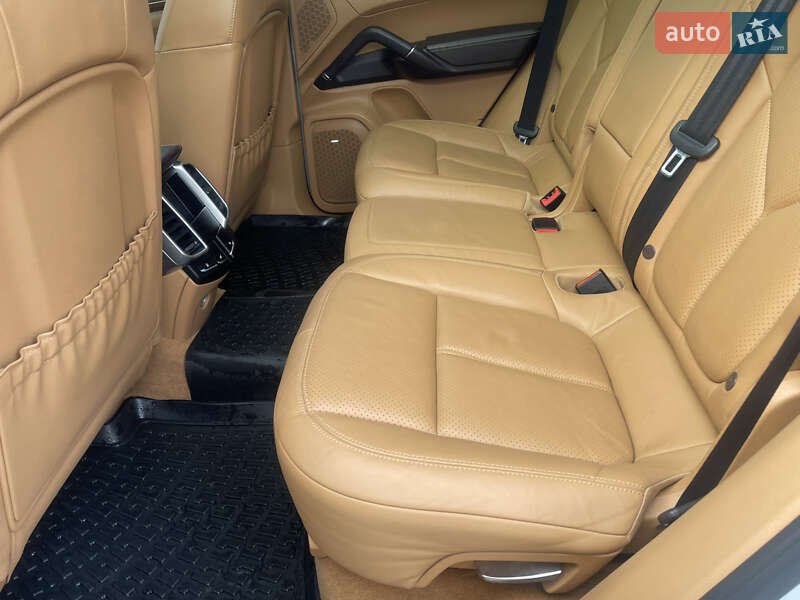 Позашляховик / Кросовер Porsche Cayenne 2013 в Бориславі