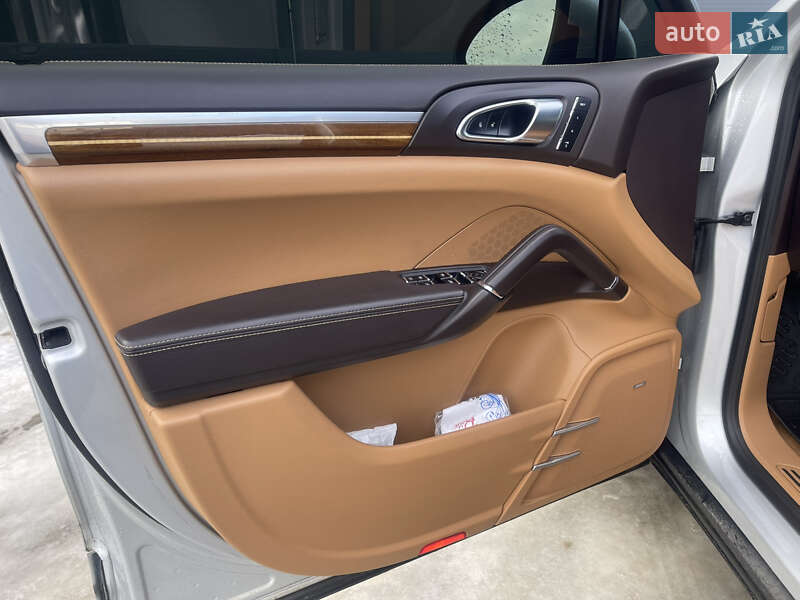 Позашляховик / Кросовер Porsche Cayenne 2013 в Бориславі